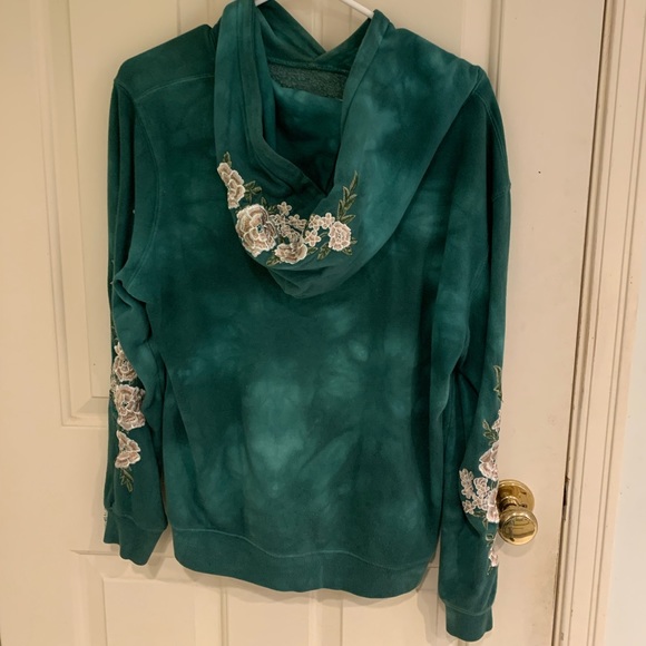 YOUNG & RECKLESS Hoodie - Picture 2 of 3